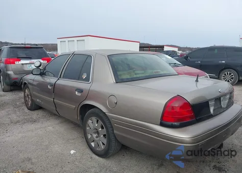 2010 Ford Crown Victoria Police/Police Interceptor z USA, uszkodzony, nr VIN 2FABP7BVXAX121584